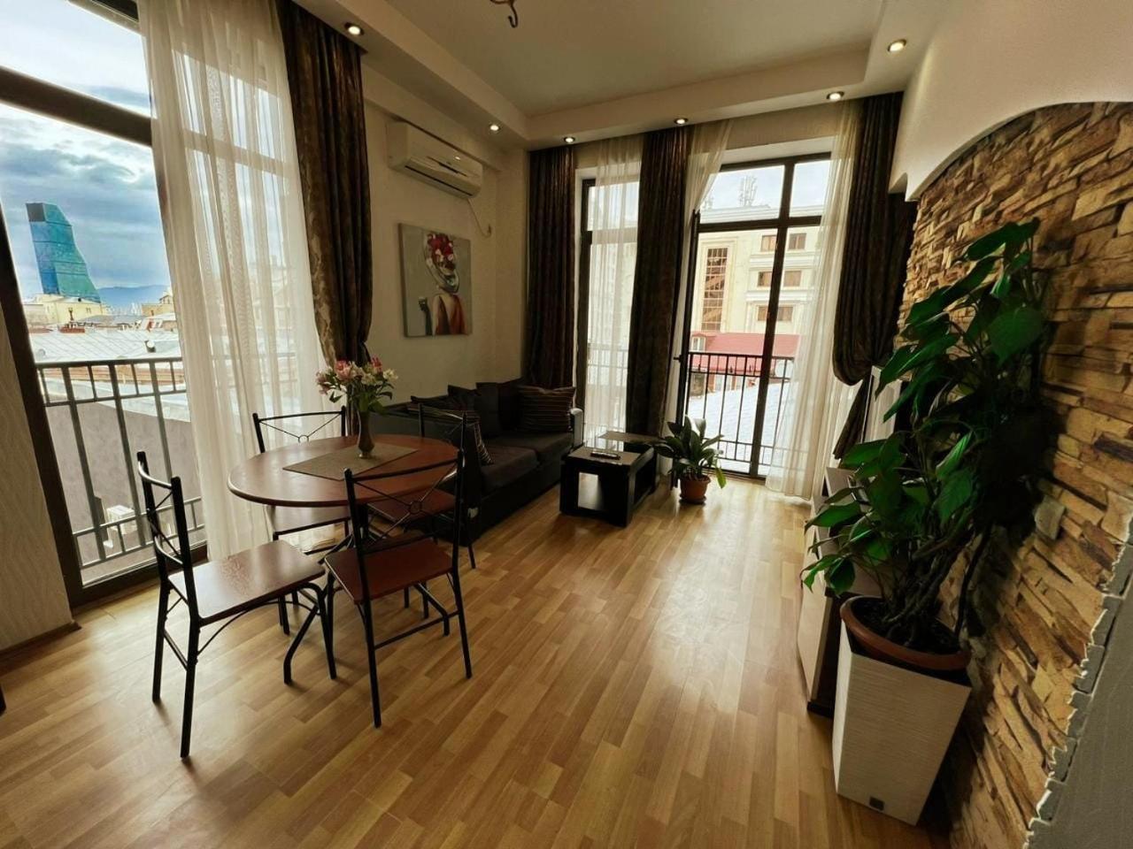 Cozy Apartment In The City Center Mtatsminda Tbilisi Buitenkant foto