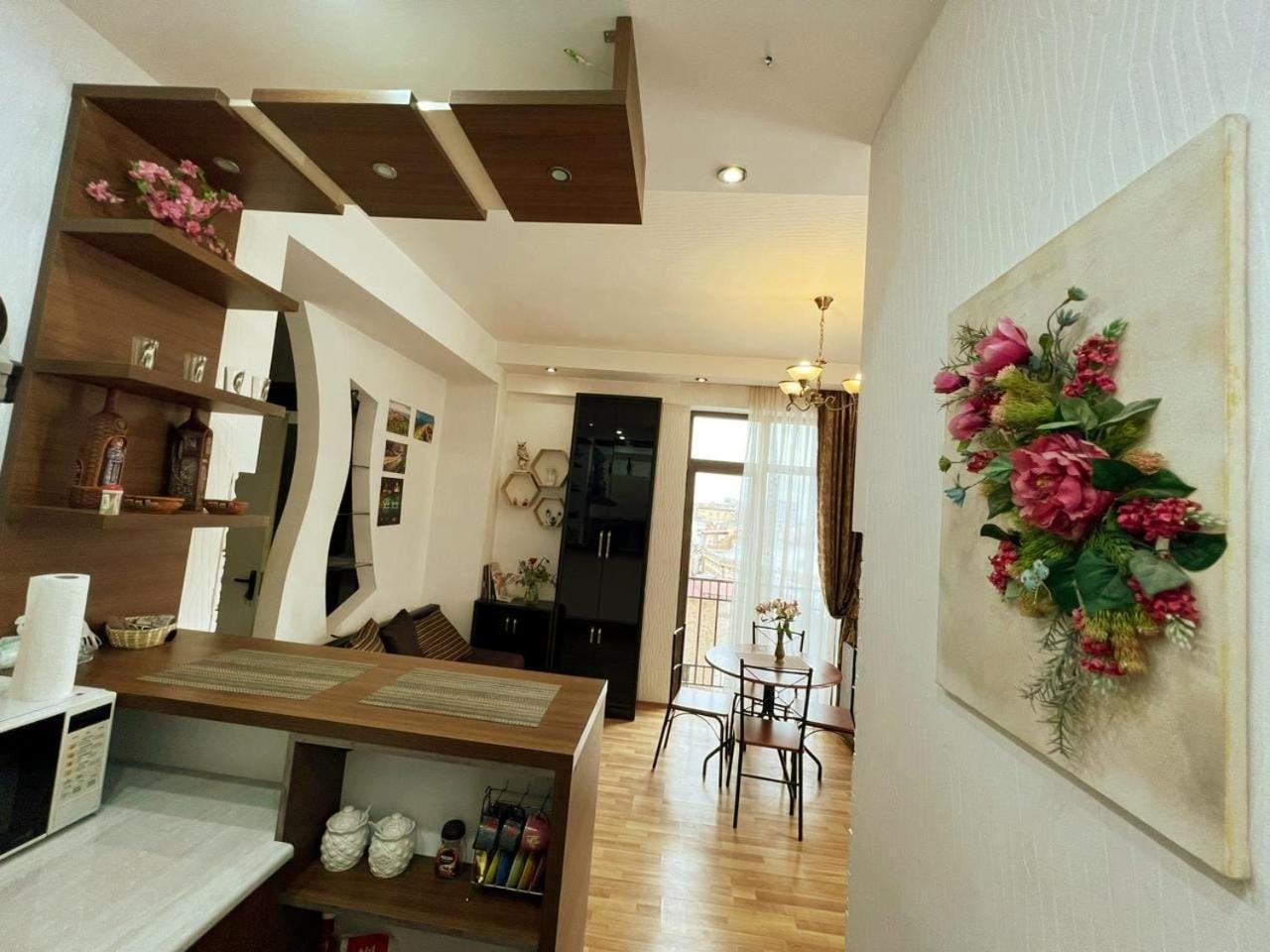 Cozy Apartment In The City Center Mtatsminda Tbilisi Buitenkant foto