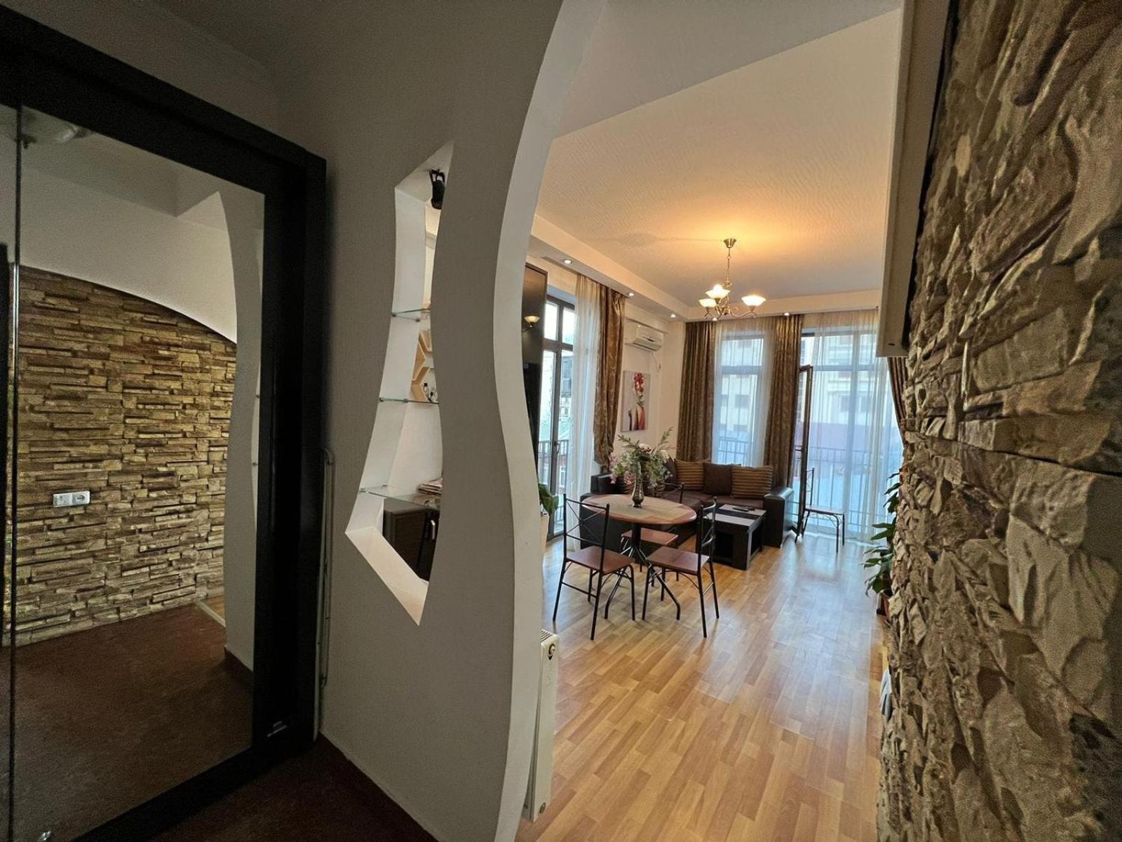 Cozy Apartment In The City Center Mtatsminda Tbilisi Buitenkant foto