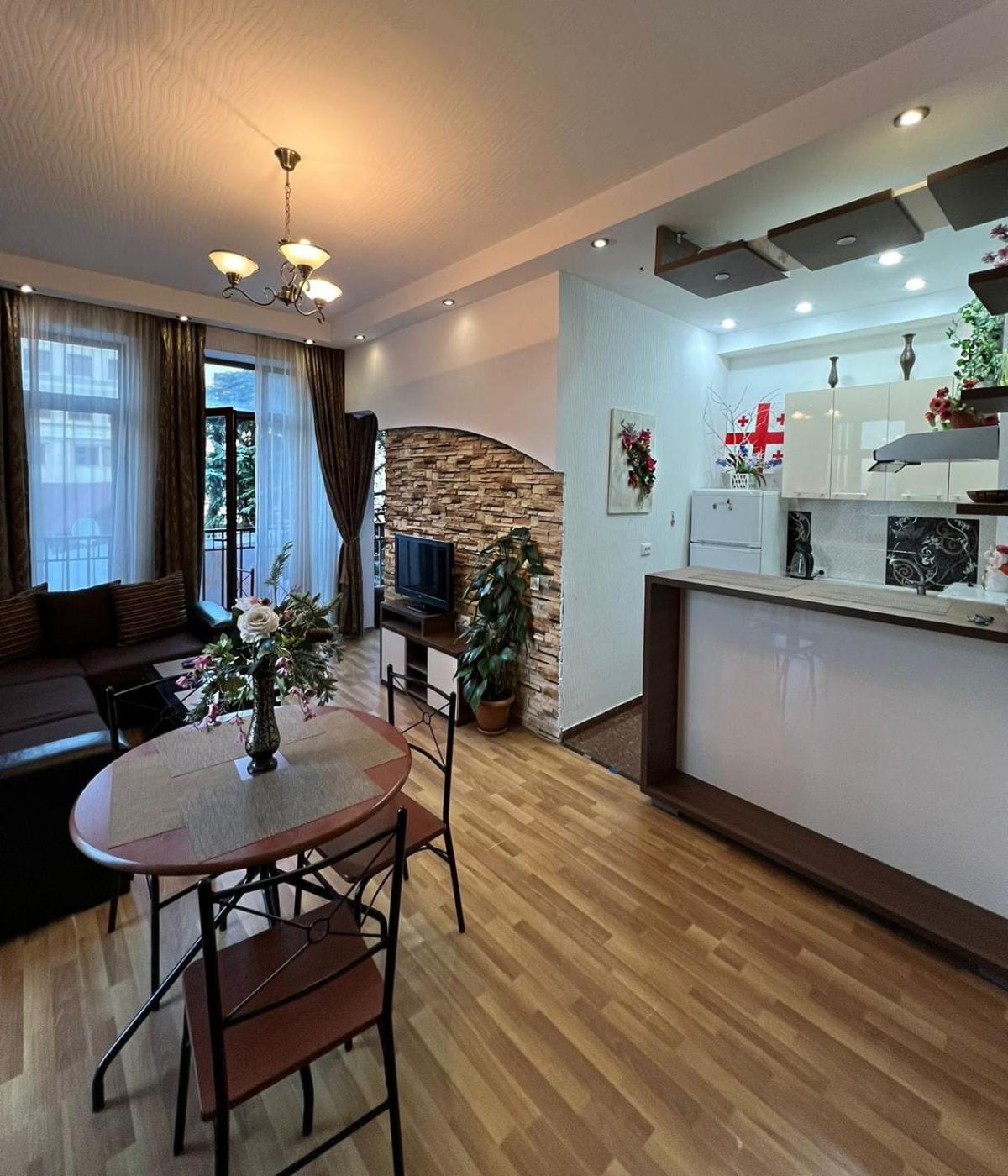 Cozy Apartment In The City Center Mtatsminda Tbilisi Buitenkant foto