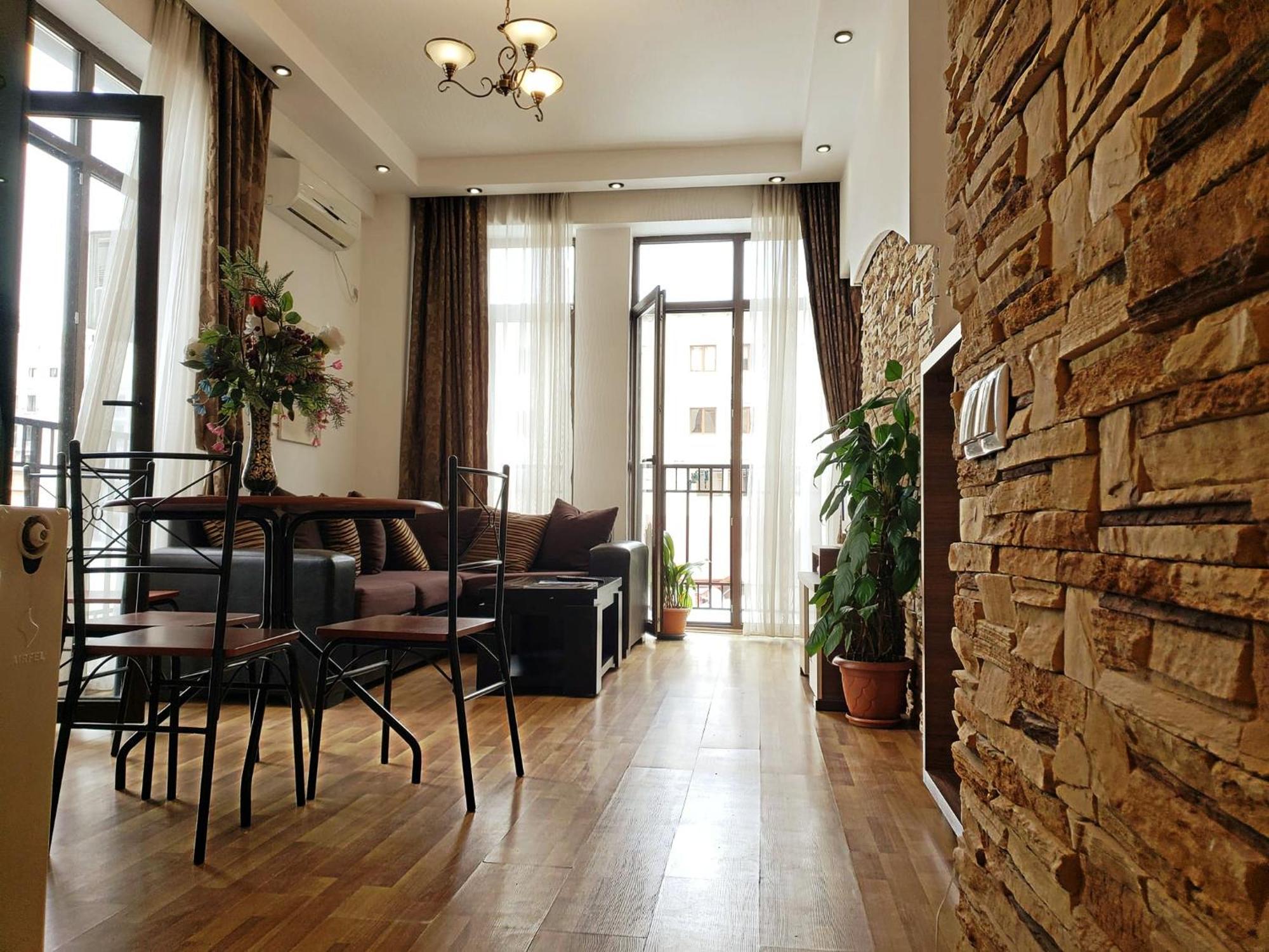 Cozy Apartment In The City Center Mtatsminda Tbilisi Buitenkant foto