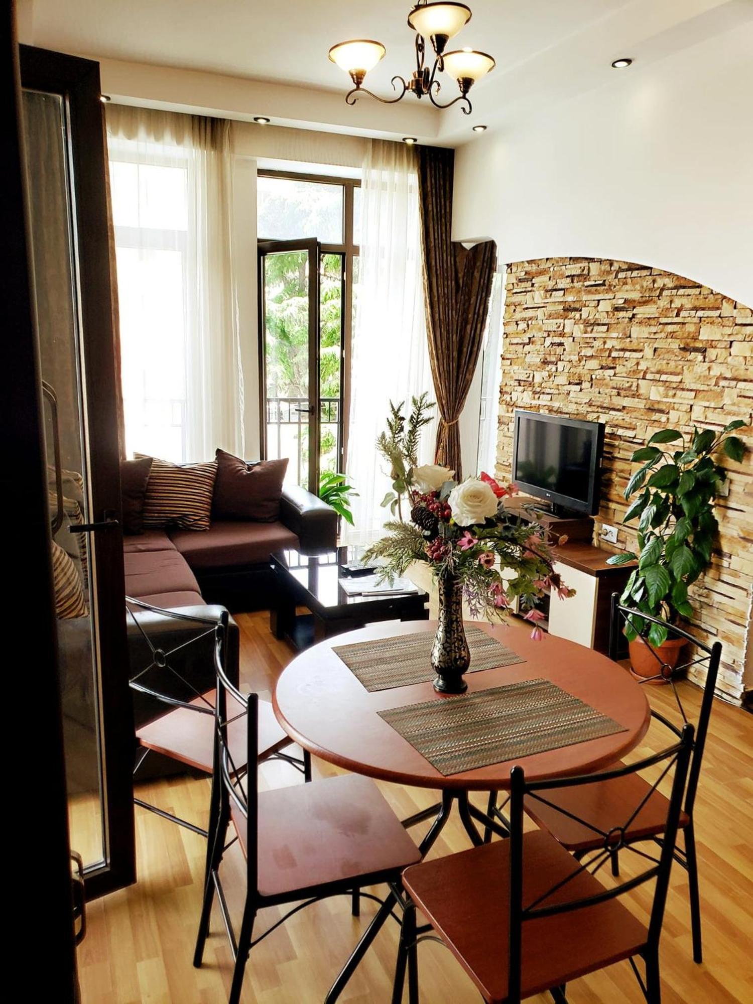 Cozy Apartment In The City Center Mtatsminda Tbilisi Buitenkant foto