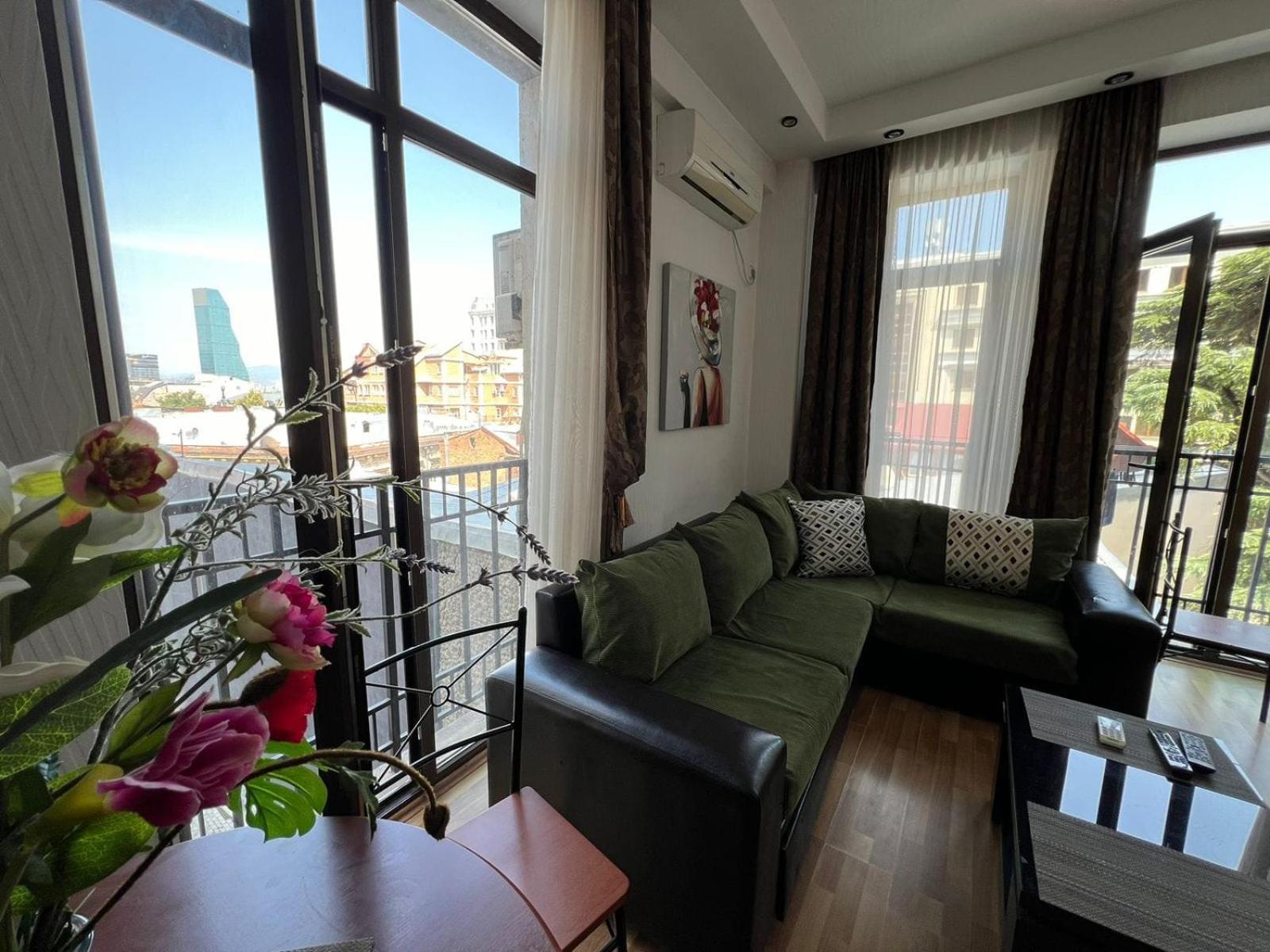 Cozy Apartment In The City Center Mtatsminda Tbilisi Buitenkant foto