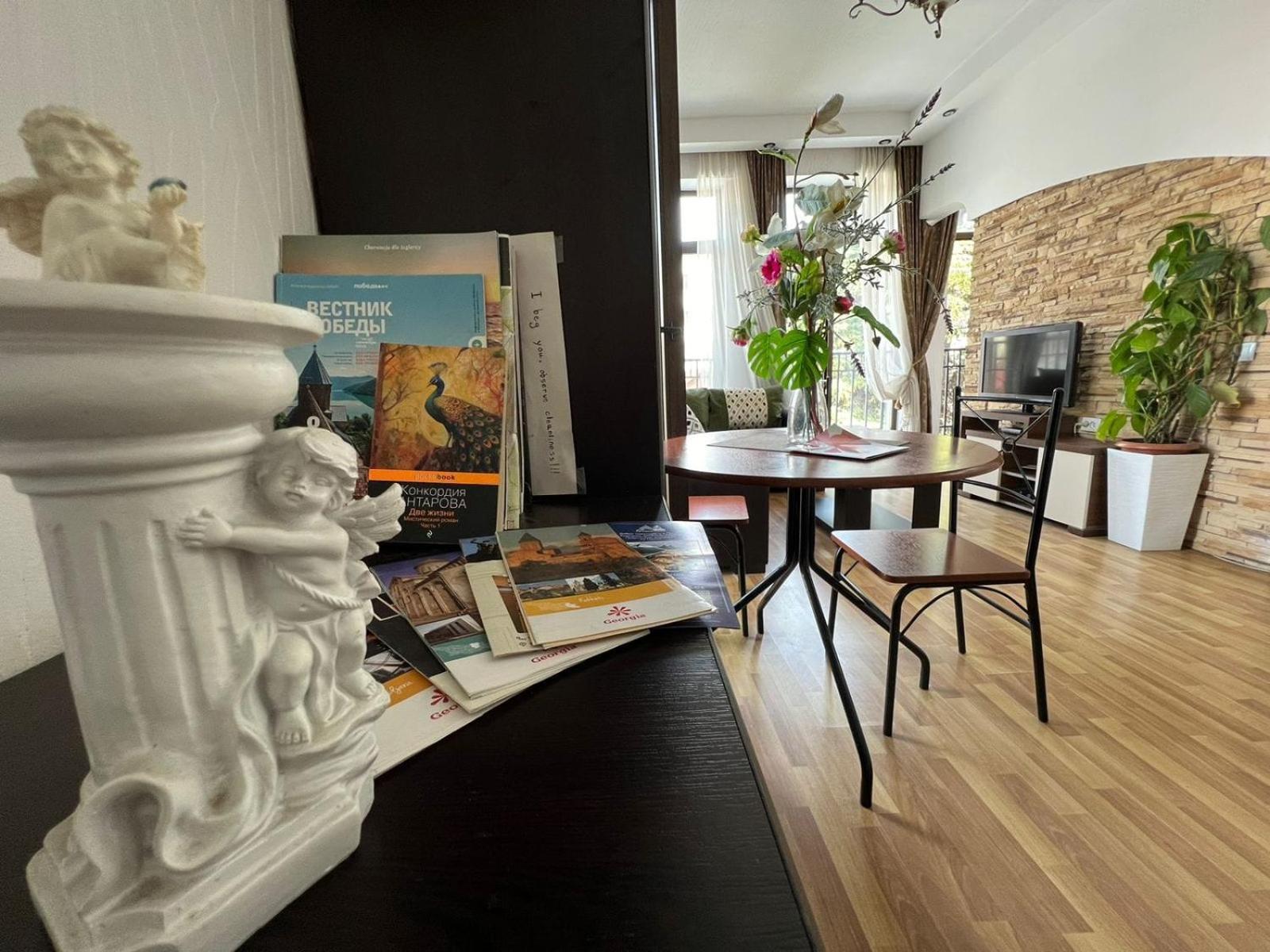 Cozy Apartment In The City Center Mtatsminda Tbilisi Buitenkant foto