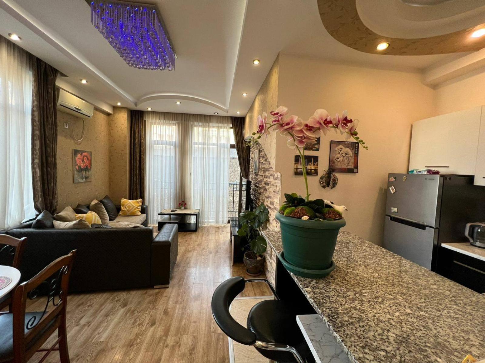 Cozy Apartment In The City Center Mtatsminda Tbilisi Buitenkant foto