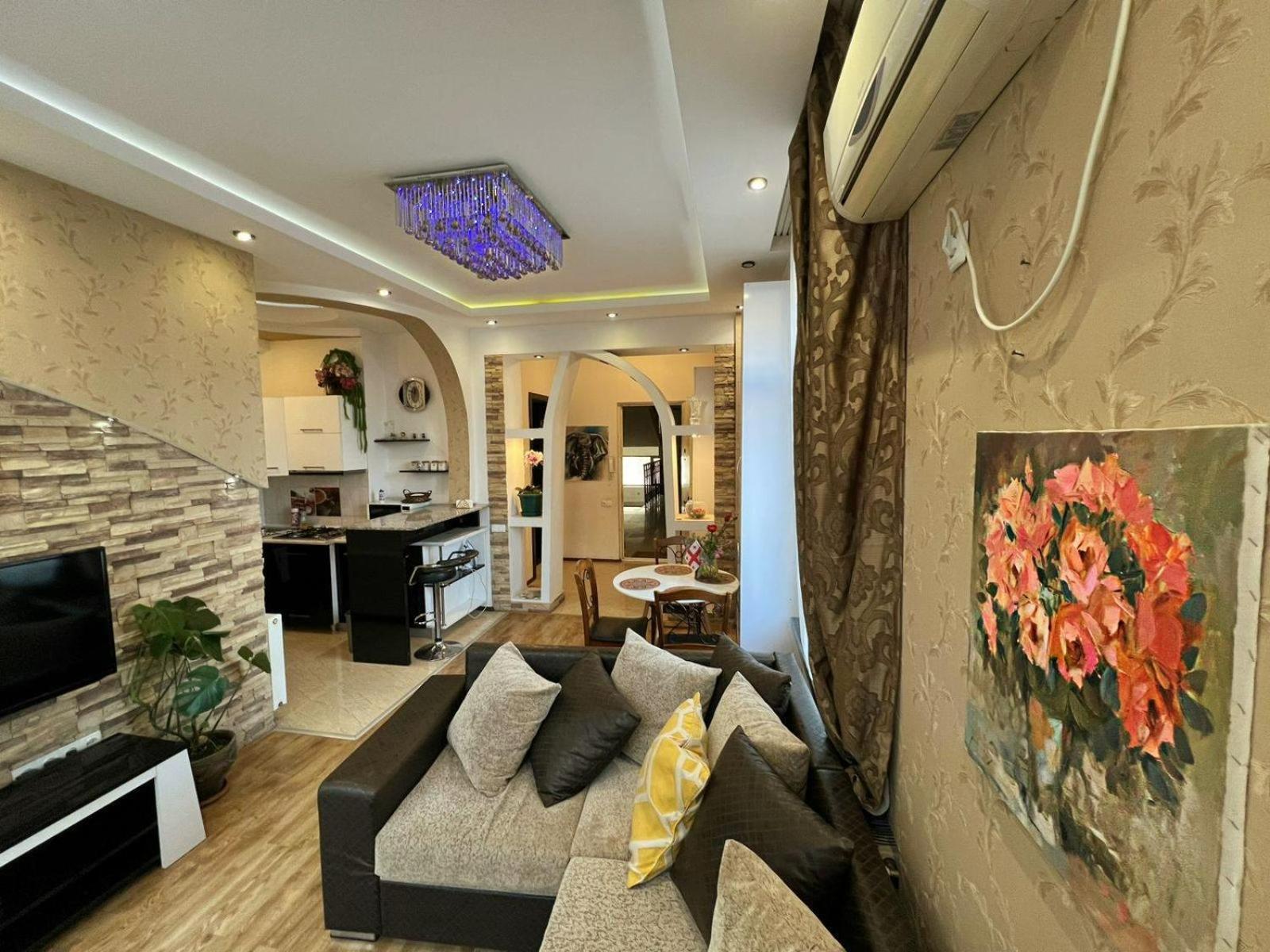 Cozy Apartment In The City Center Mtatsminda Tbilisi Buitenkant foto